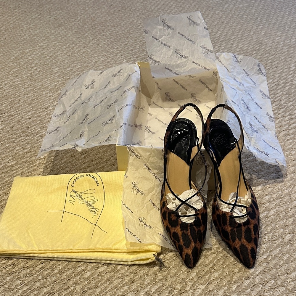 Calling All Animal Print Lovers…Fantastic Charles Jourdan sling back pumps!!